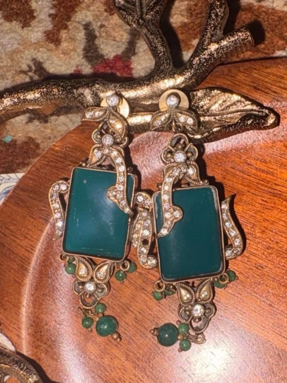 Green Stone Pendant Necklace with Matching Earrings - Elegant Jewelry Set